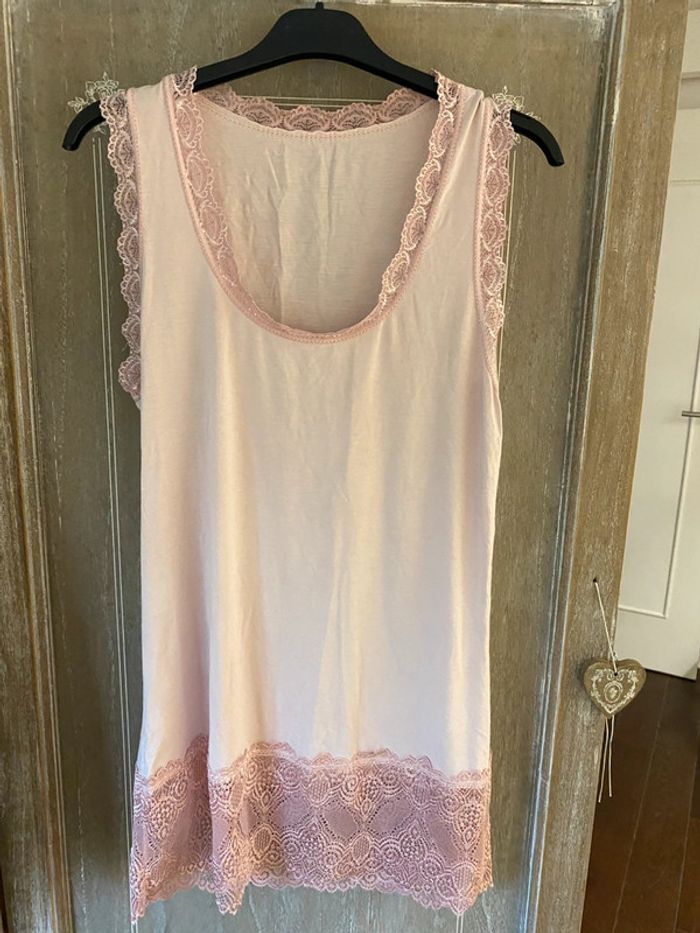 Debardeur dentelle rose rouleau