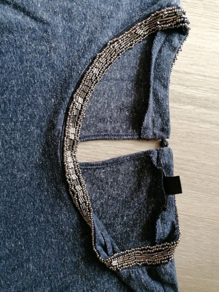 Tee shirt col perles - photo numéro 2