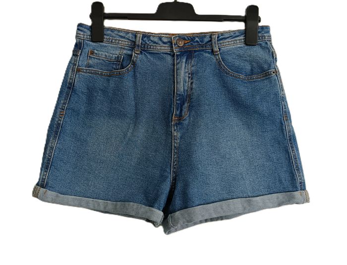 Short en jean bleu à revers. Kiabi. Taille 42