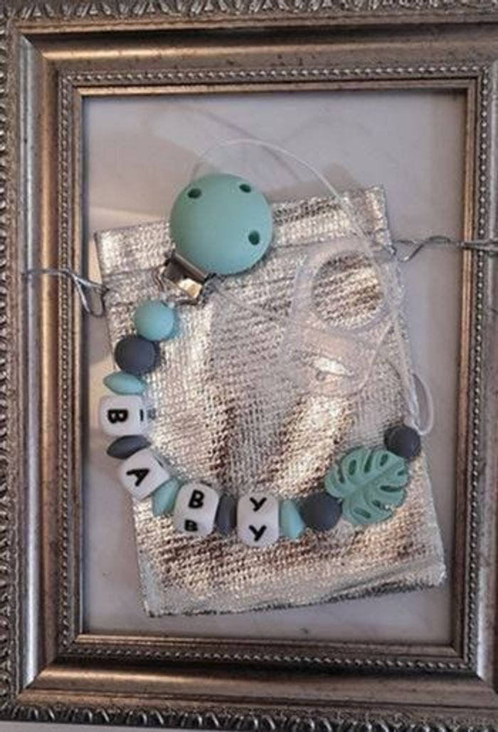 Attache tétine personnalisé avec adaptateur et pochette cadeau - photo numéro 3