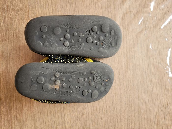 Lot chaussures / chaussons T21 garçon - photo numéro 5