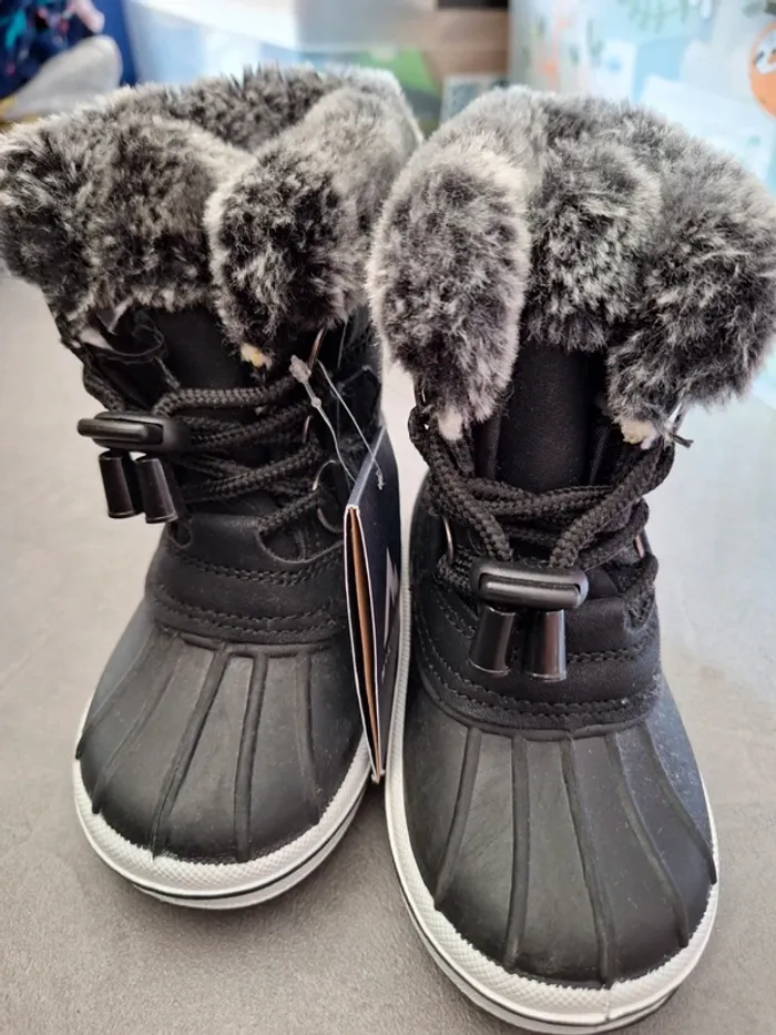 Bottes de neige neuves