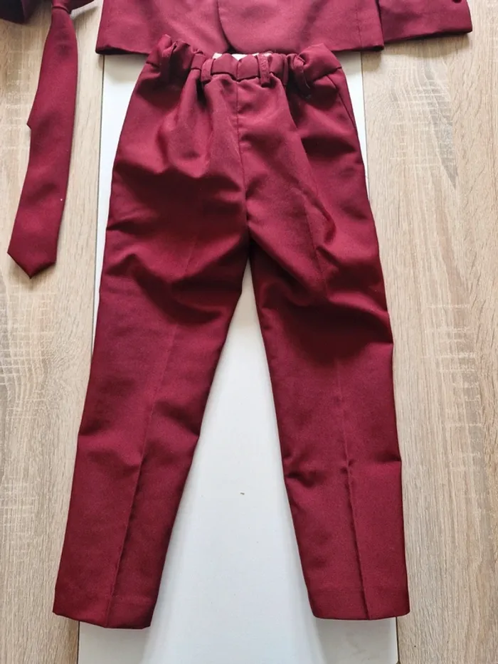 Costume bordeaux 4 ans Opos Suit – bon état - photo numéro 2