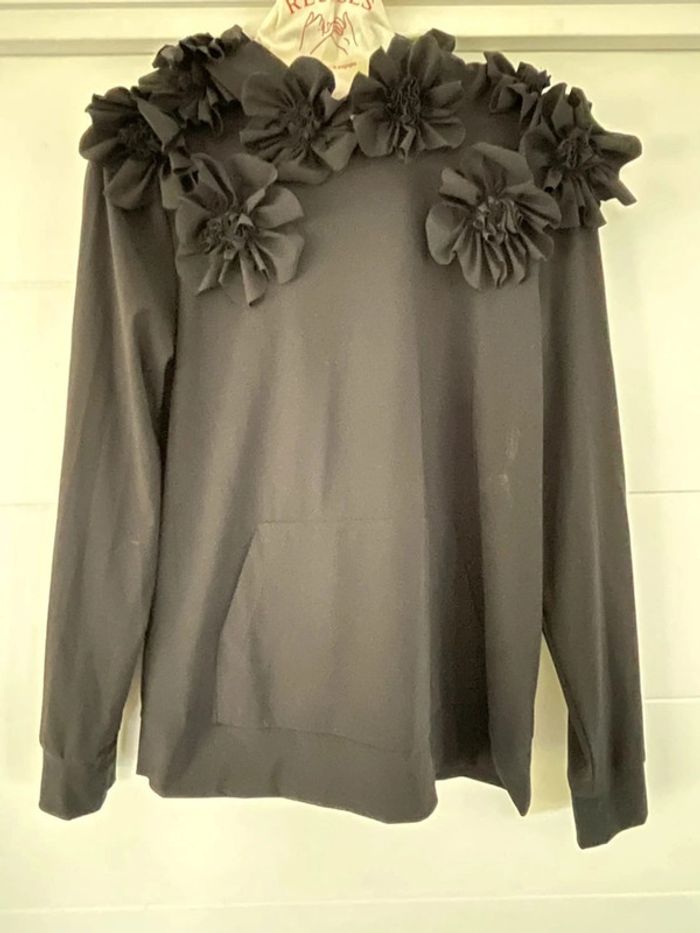 Top noir original manches longues et capuche Indies T36