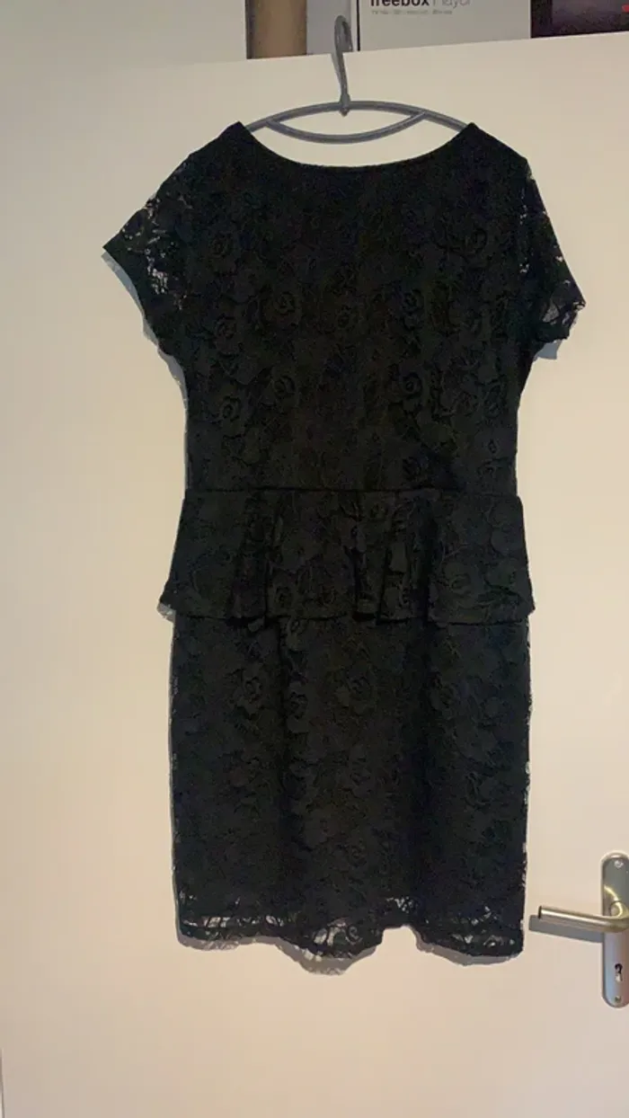 Robe à dentelle noire - photo numéro 3
