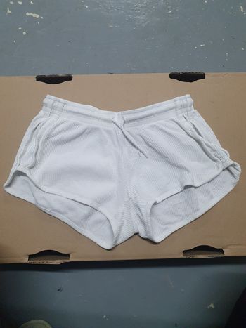 Short blanc taille 32/34