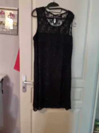 Petite robe noire dentelle  chic