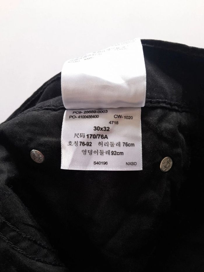 Jean levis signature gold  Athetic avec poche zip sur le coté 30 ×32 - photo numéro 6