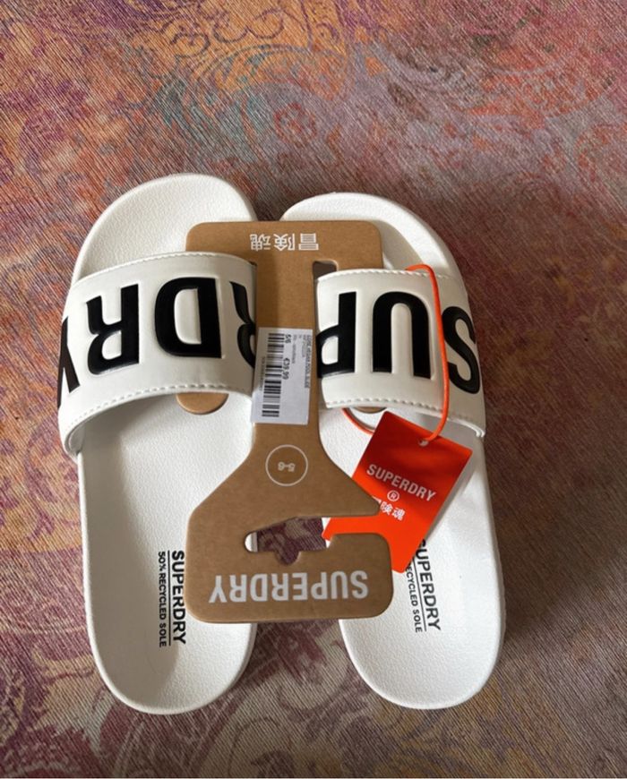 Tongs Superdry T38-39 neuves