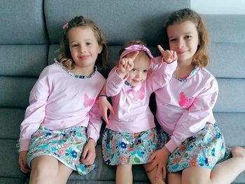 6 ans fille robe neuve ( celle en 6 ans est en vente uniquement)