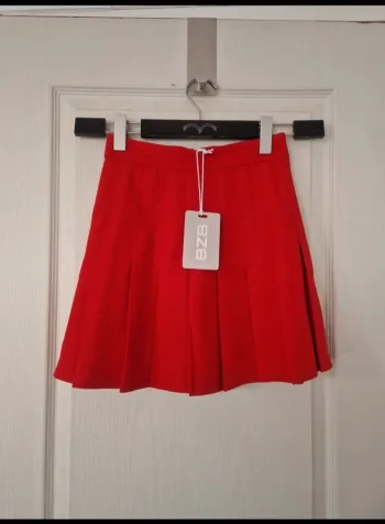 Neuf jolie jupe plissé rouge femme bizzbee XS/34