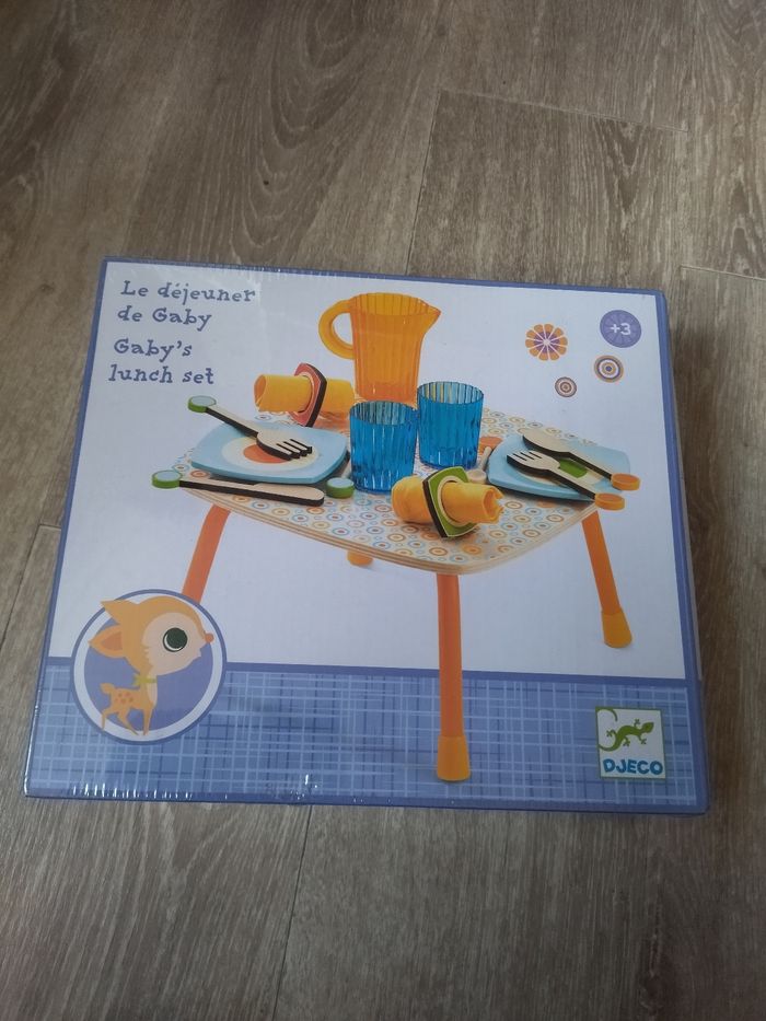 Jouet en bois neuf D'imitation