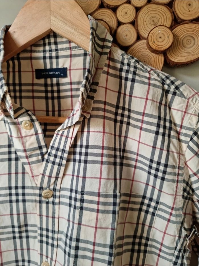 Chemise ML 
Burberry authentique 
Taille 12 ans 
Joli tartan
Très bon état - photo numéro 2