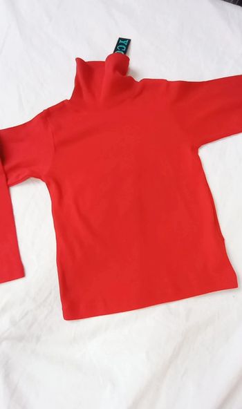 Sous pull rouge YCC 4 ans neuf