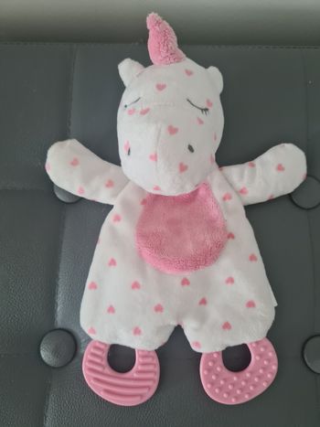 Doudou licorne anneaux