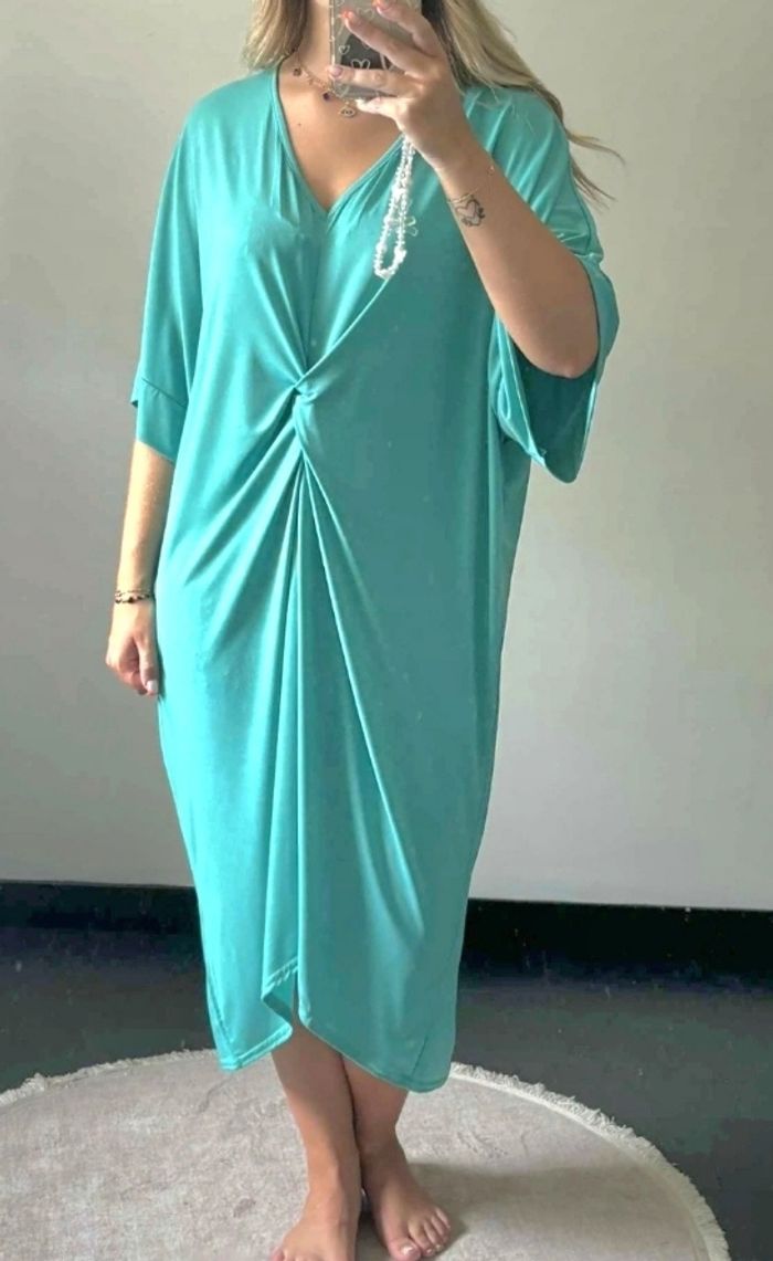 Robe neuve sans étiquette torsadée turquoise taille jusqu au 50