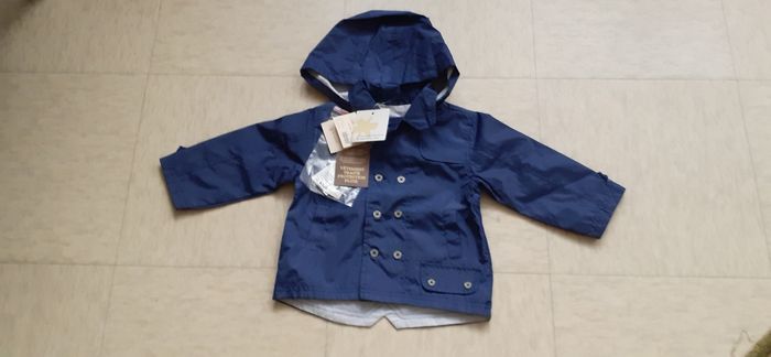 Une veste de pluie  taille 12 mois - photo numéro 2