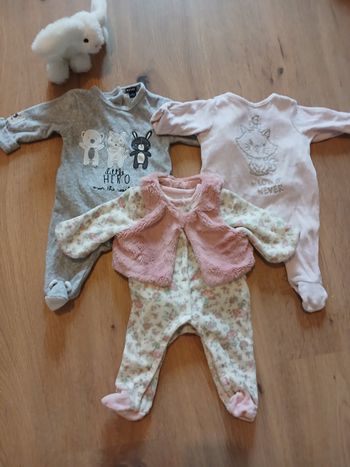 Lots pyjamas 1 mois 🌸🌸👧