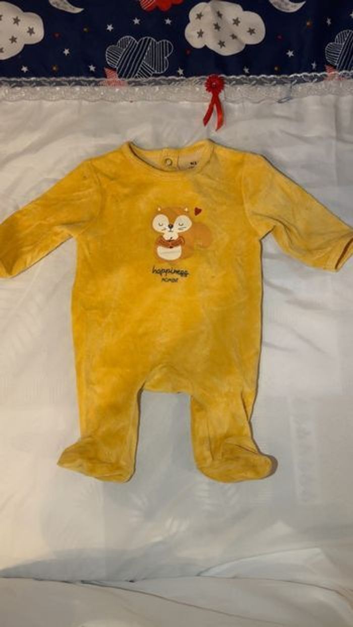 Lot pyjama + bodies 1 mois - photo numéro 9