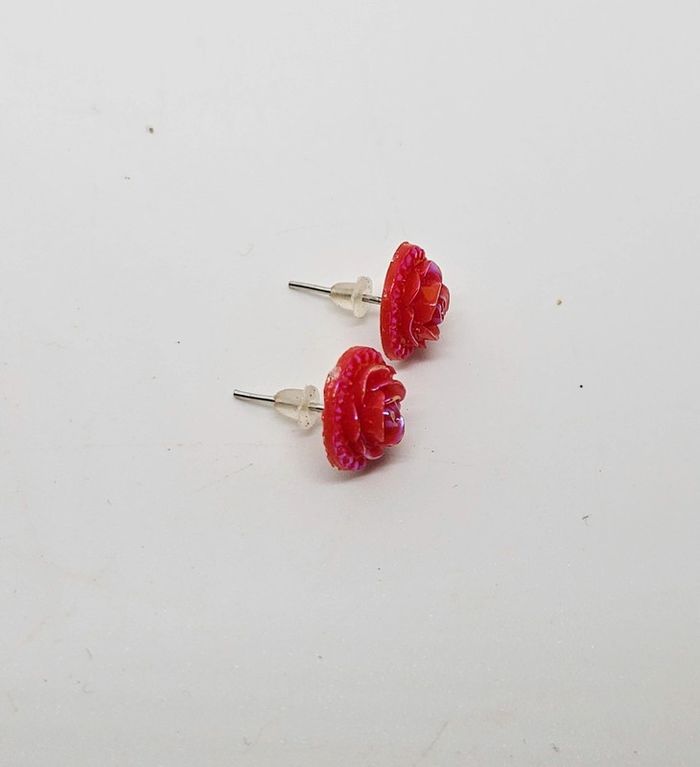 Paire de boucles d'oreilles. Neuve. Rouge - photo numéro 2