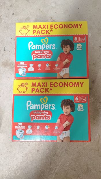 Lot de 2 cartons de couches Pampers pants taille 6