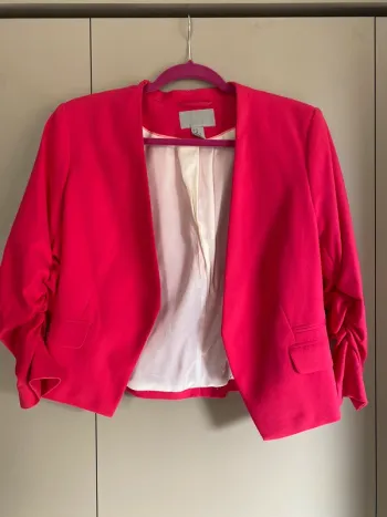 Veste blazer court H&M rose fuschia : 12 €