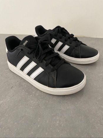 Baskets adidas grand court taille 34