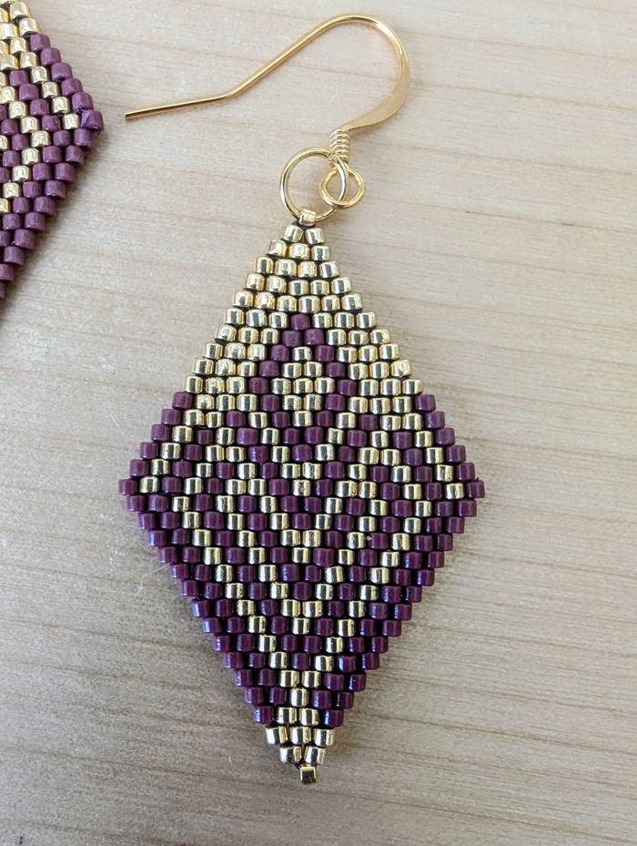 Boucles d'oreilles pendantes / losange / prune et doré / tissage /  miyuki - photo numéro 4