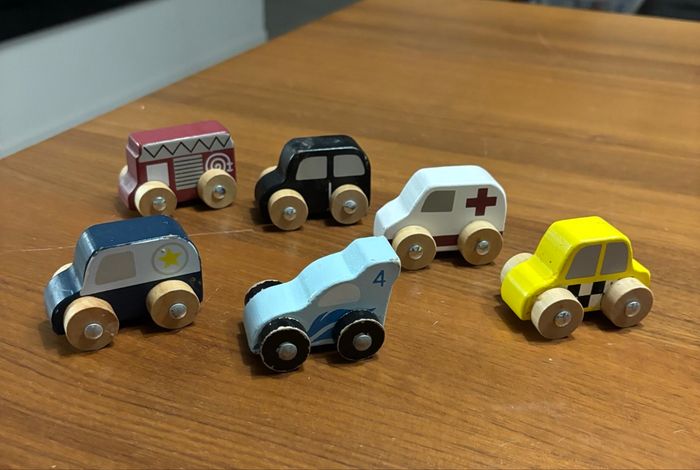 Lot de 6 voiturettes en bois - photo numéro 2