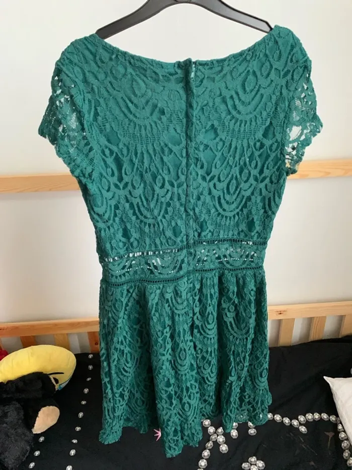 Robe dentelle verte - photo numéro 4