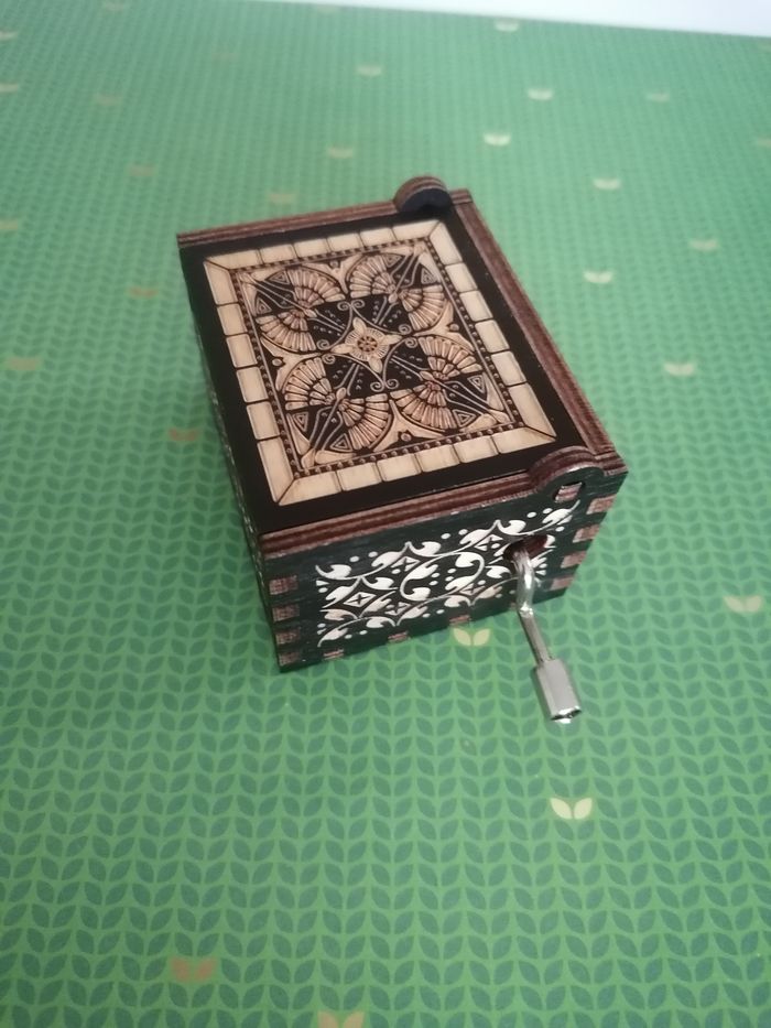 Boite musical le Château Ambulant "familly" Studio Ghibli - photo numéro 2