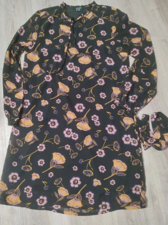 Robe fleurie taille 40