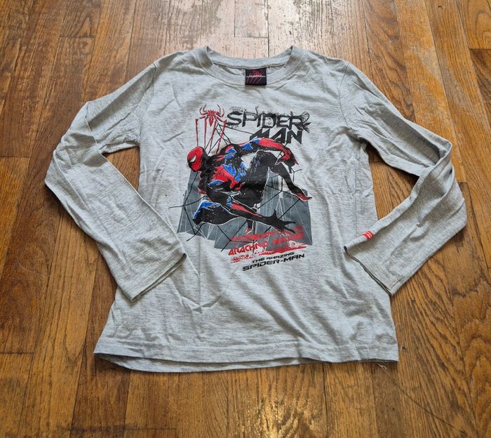 T-shirt manche longue garcon gris spiderman Taille 10 ans