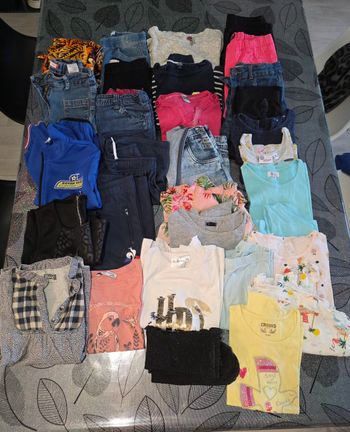 Lot 37 vetements fille. Taille 8 ans.