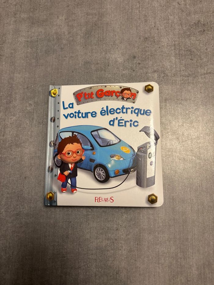 Livre, petit garçon, la voiture électrique d’Eric