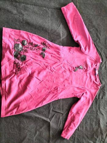 Robe bordeaux et broderie noire 7ans marque Guess