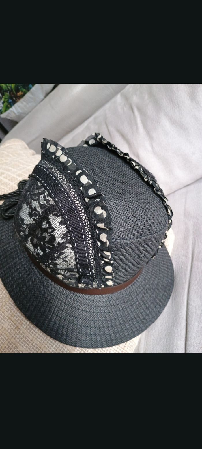 Magnifique chapeau cloche prototype haute couture