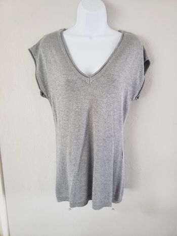 Pull léger col v et v dans le dos gris pailletté