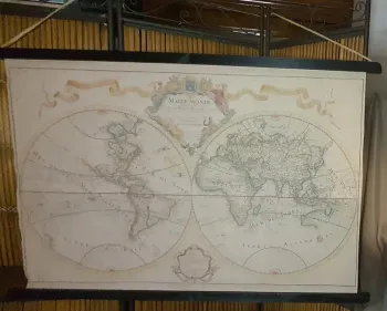 Mappe monde sur toile neuve