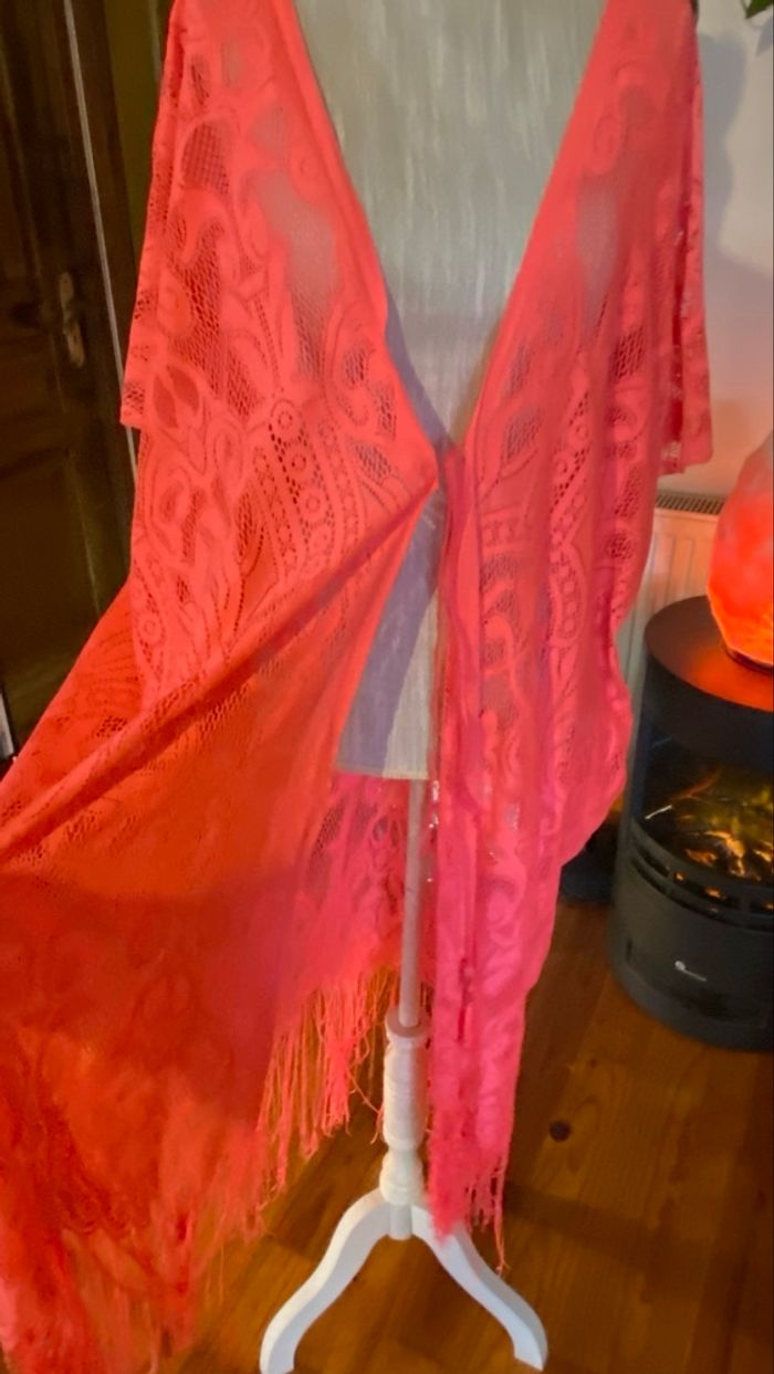 Kimono de plage rose fluo ajouré à franges – Taille unique - photo numéro 3