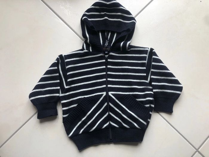 Gilet à capuche avec zip 12 mois