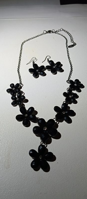 Parure fleurs collier + boucles d'oreilles