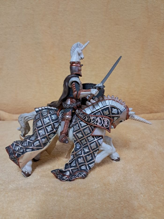 Chevalier et licorne Schleich - photo numéro 3