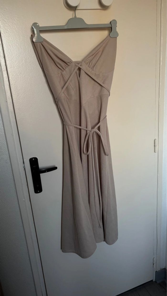 Robe classe asos en bon état taille 44 - photo numéro 3