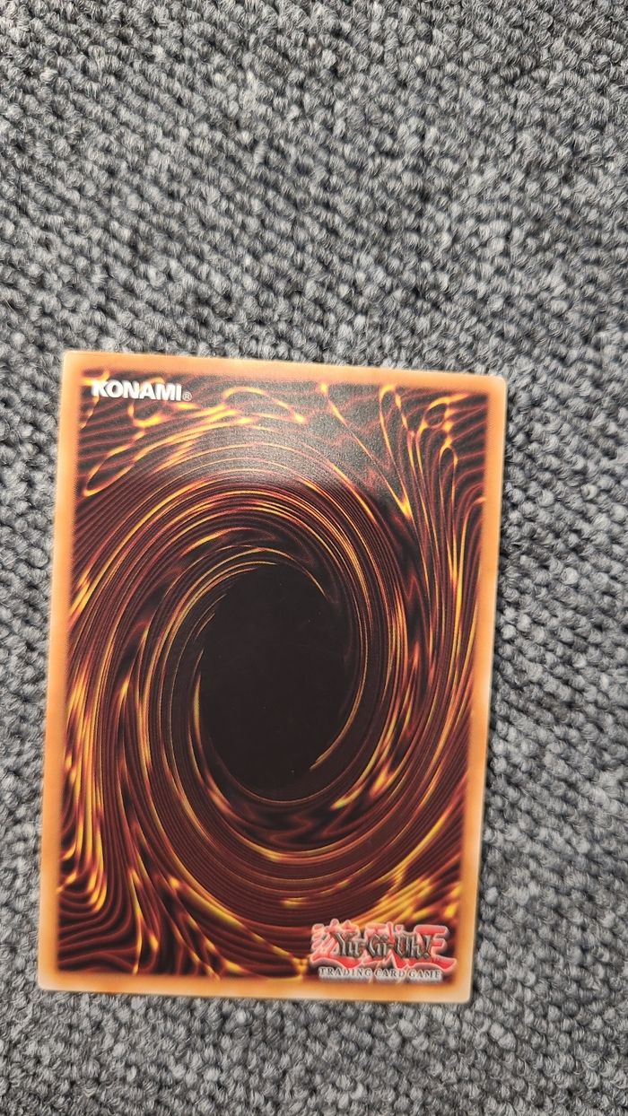 Carte Yu gi oh  - Numéro 32 : Requin draconien- 1996 - photo numéro 2