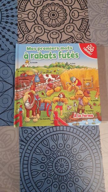 Livre éducatif "Mes premiers mots à rabats futés, à la ferme"
