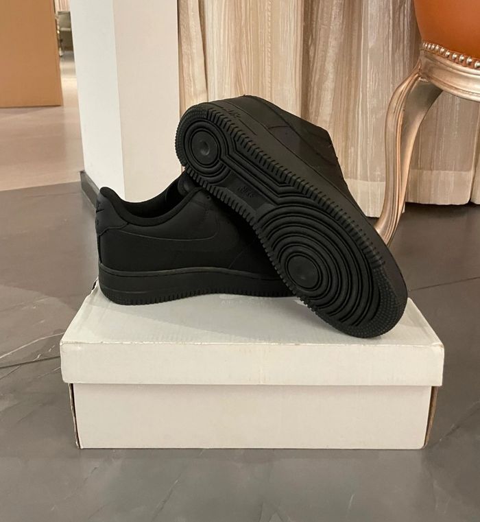 Nike Air Force 1 Low '07 Noir  Taille 42 - photo numéro 4