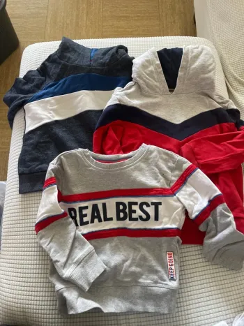 Lot de sweat 104cms