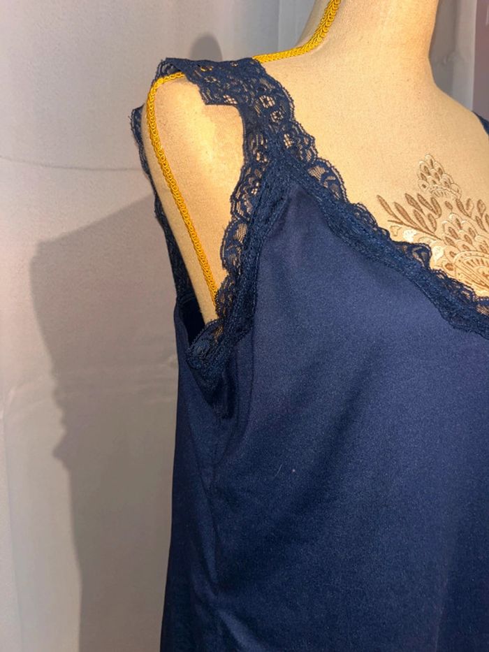 Debardeur marine bretelles dentelle taille XL - photo numéro 3