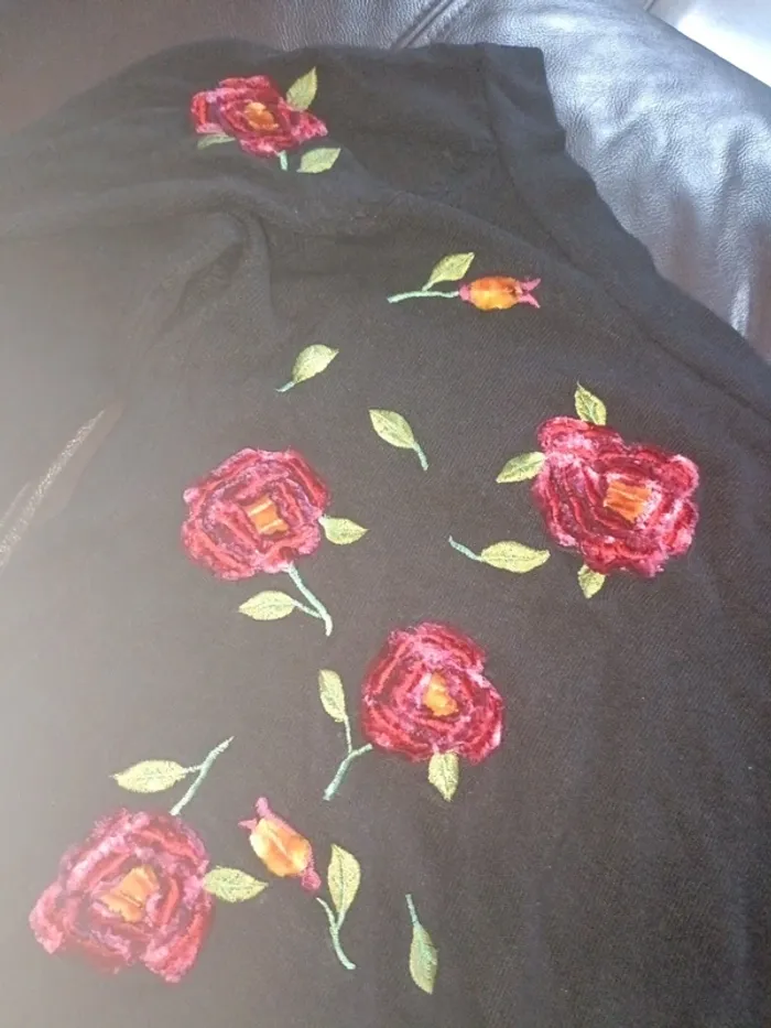 Pull taille 40 T3 étincelle couture fleurs broderie velours - photo numéro 2